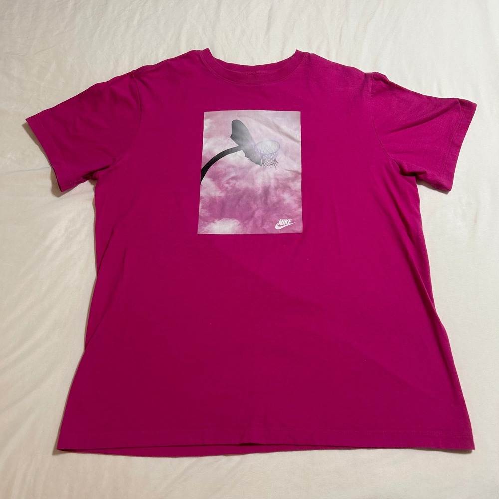 Nike‎ The Nike Tee Magenta Pink Basketball Clouds Graphic T-Shirt Large